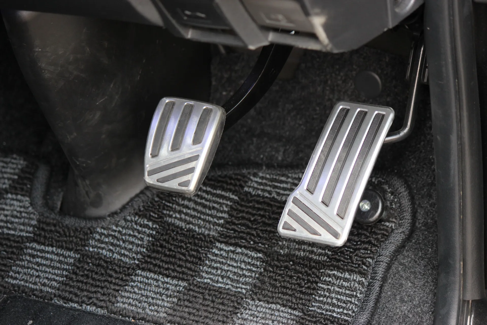 ハイエース（200系）用 アクセル＆ブレーキペダルセット | 商品情報