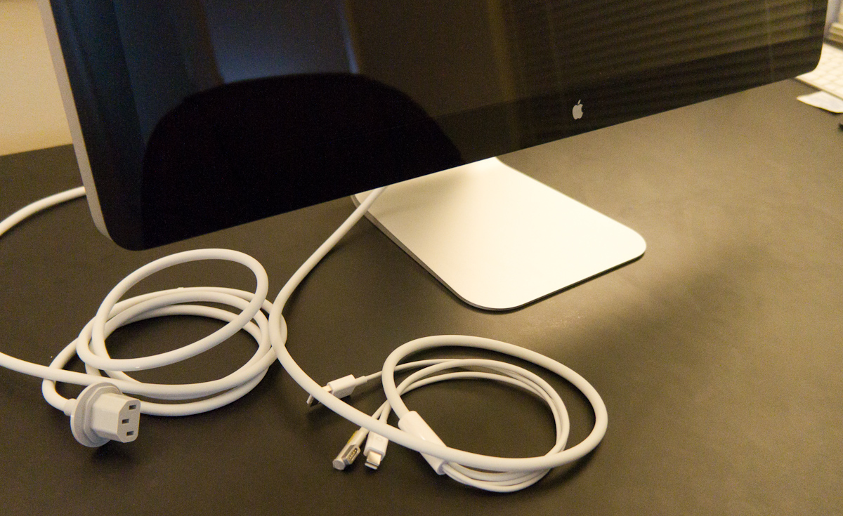 Review: Apple 27-inch LED Cinema Display | Paul Stamatiou