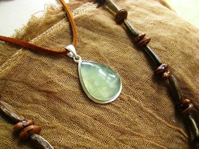 大粒プレナイト葡萄石ペンダントトップ*天然石パワーストーン*シルバー