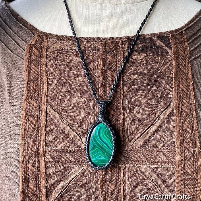 厄除け・邪気払い・電磁波除去】大ぶり高品質マラカイト孔雀石