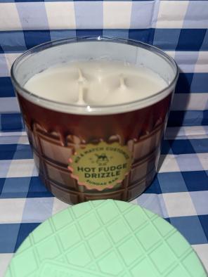 Bath & Body Works Hot Fudge Drizzle Candle | Mercari
