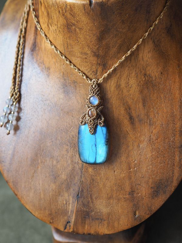 個性的なマクラメをお探しの方必見！スコレサイト/ ラブラドライト