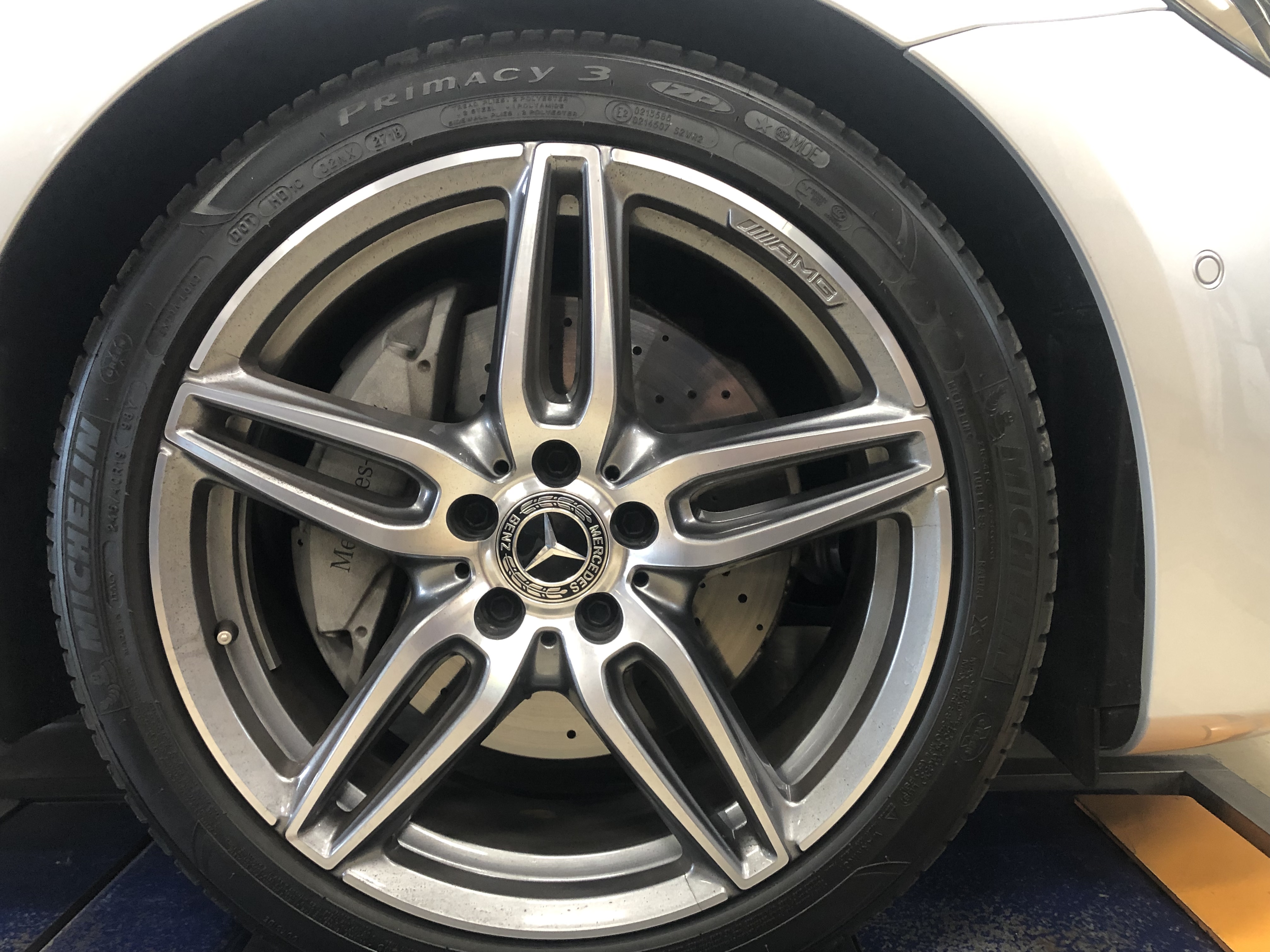 メルセデスベンツのスタッドレス準備！Eクラス W213 に17インチ