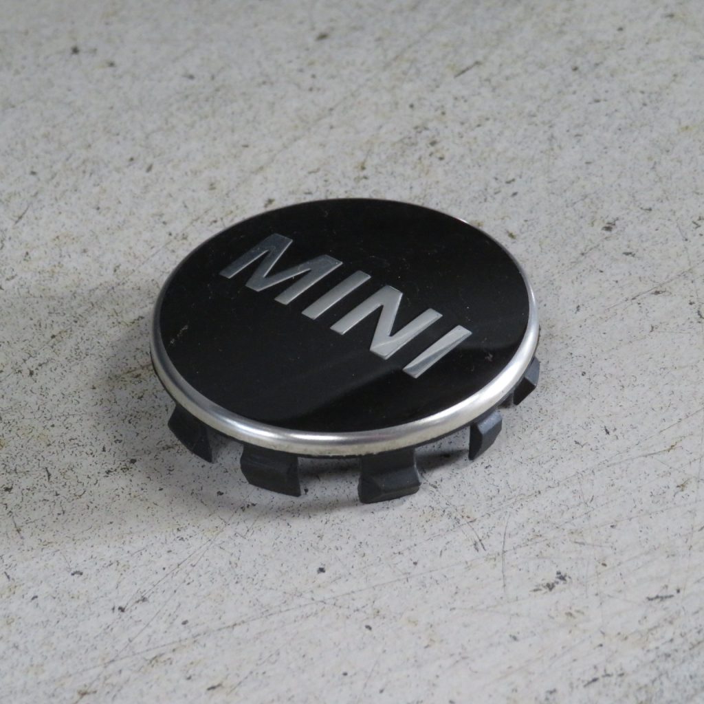 F60 ミニクロスオーバーのドレスアップ！純正16インチから17インチへ