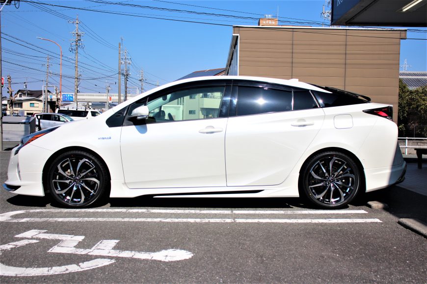 50プリウス に ウェッズ レオニスTE 18インチセット装着で上品に