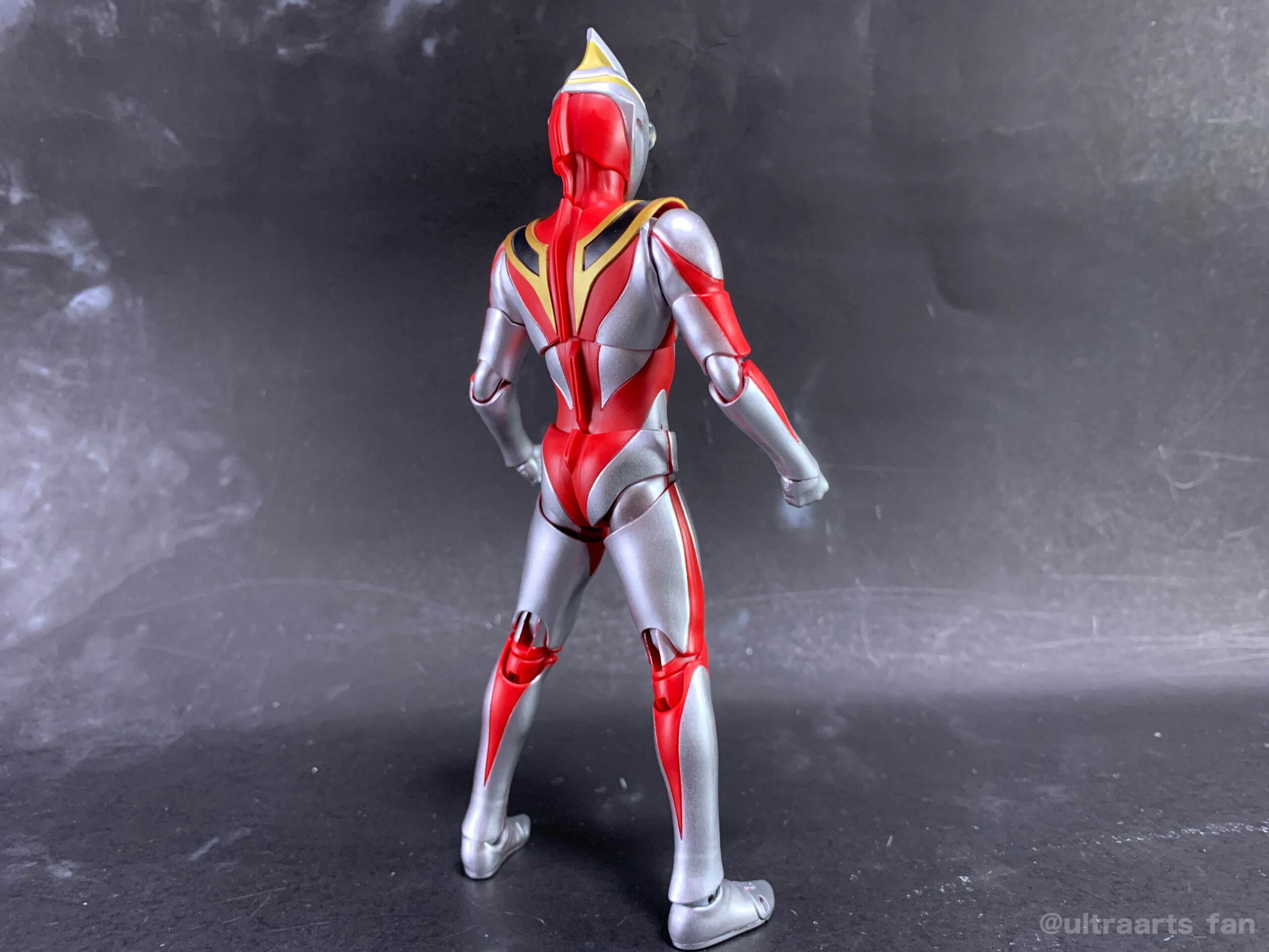 簡易レビュー】S.H.Figuarts 真骨彫製法 ウルトラマンガイア（V2