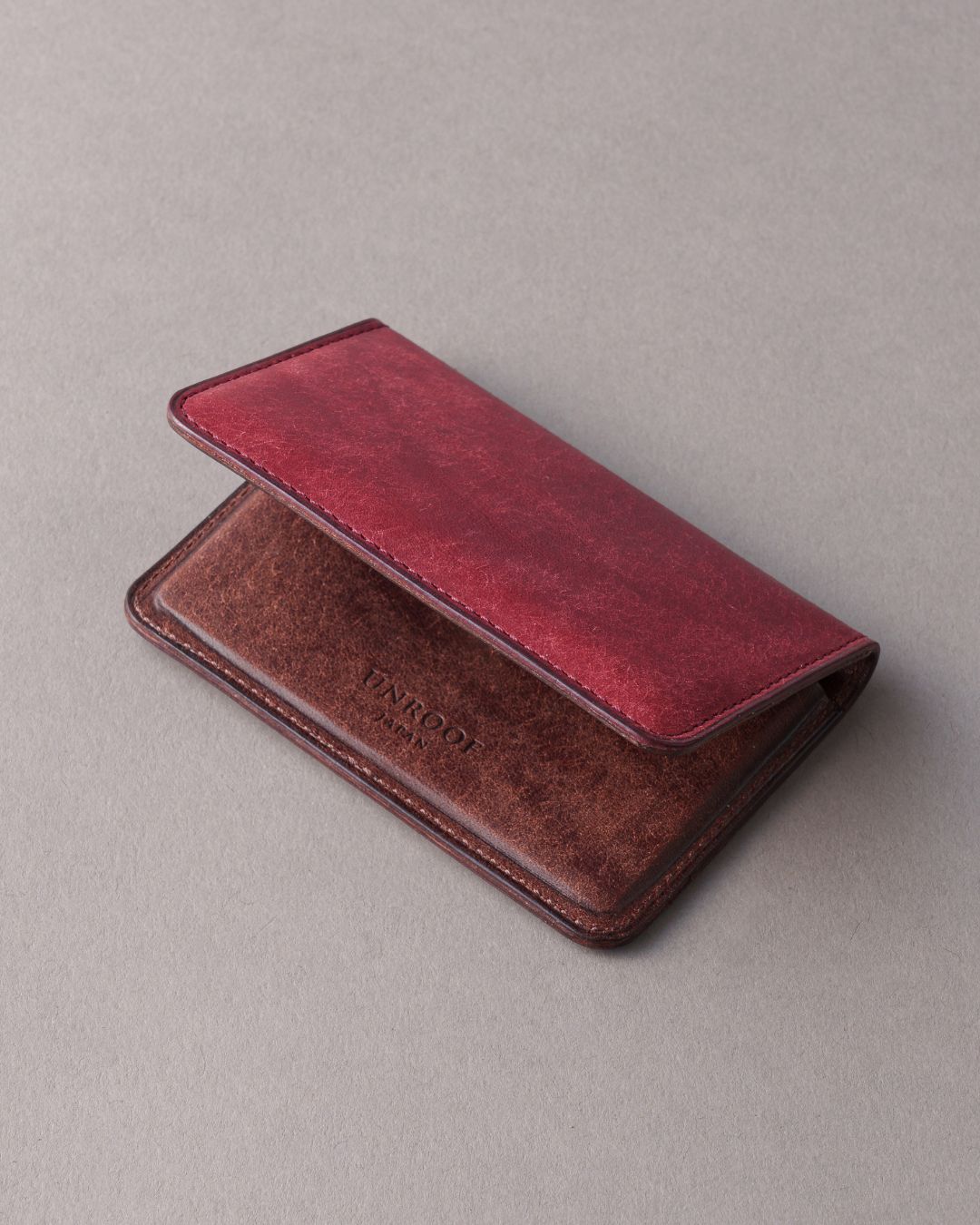 フォルムが美しい」名刺入れ／Pueblo バイカラー