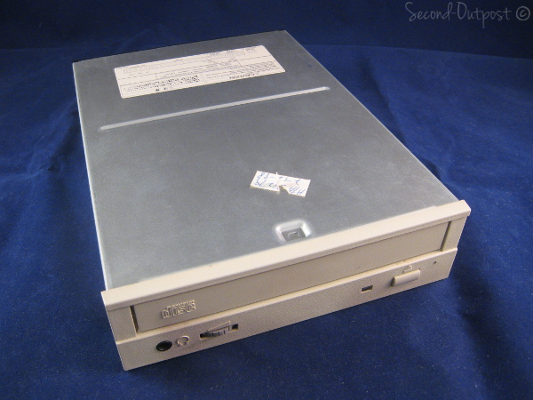 XM 6202B Toshiba - CD-ROM drive - IDE - internal