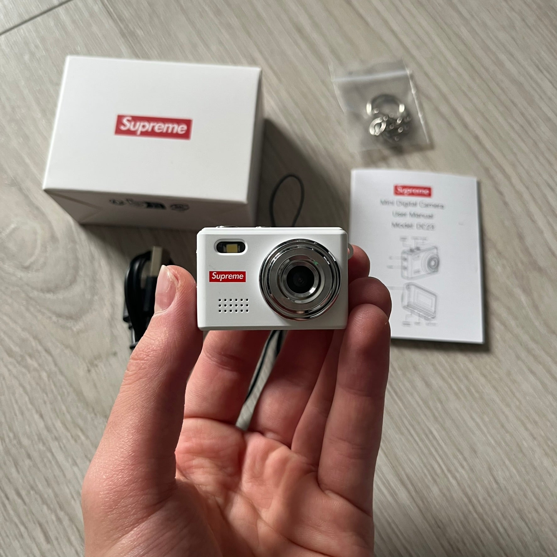 Supreme Digital Camera FW25 Keychain – único13