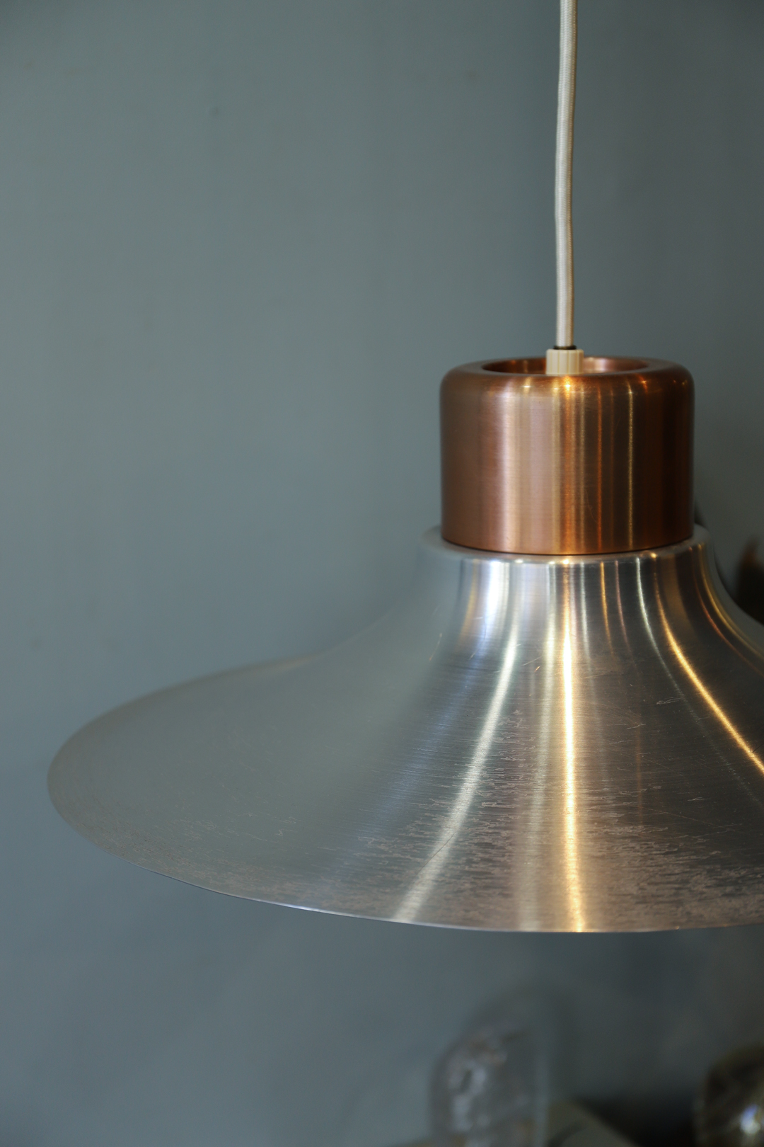 ミッドセンチュリーデザイン ペンダントライト アルミシェード ボール