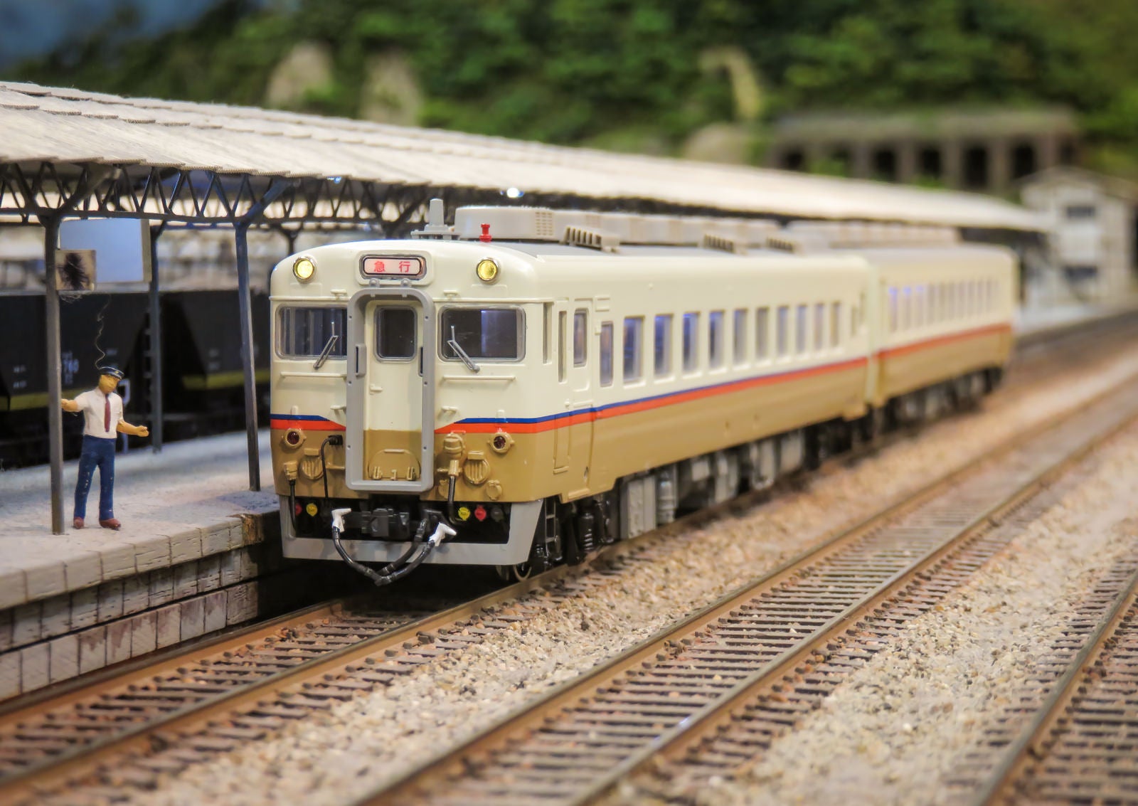 キハ58・65形JR九州急行色の模型 - ぱくたそ