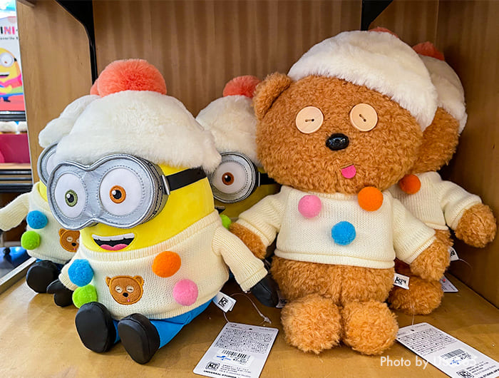 USJ】2023年ミニオンの冬グッズ17種類まとめ！ニットを着たボブ
