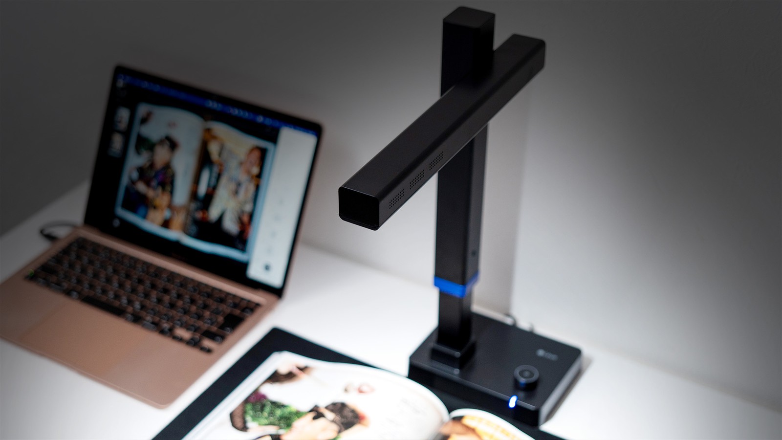 机のライトがスキャナーに!? 1秒でスキャンする「CZUR」を試してみた