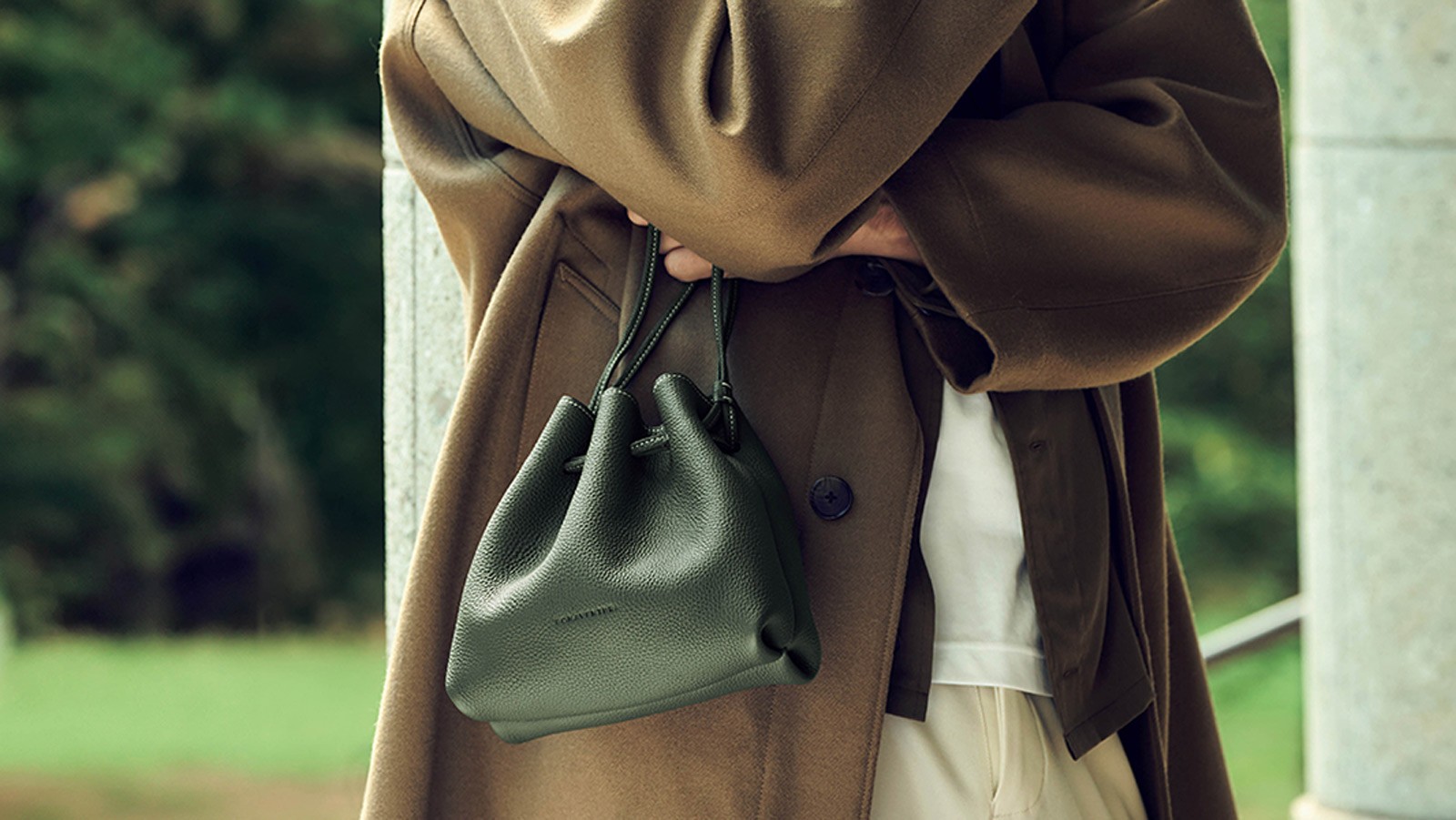 上品カラーでオヤジの贅沢時間を彩る「ボナベンチュラ」のミニバッグ