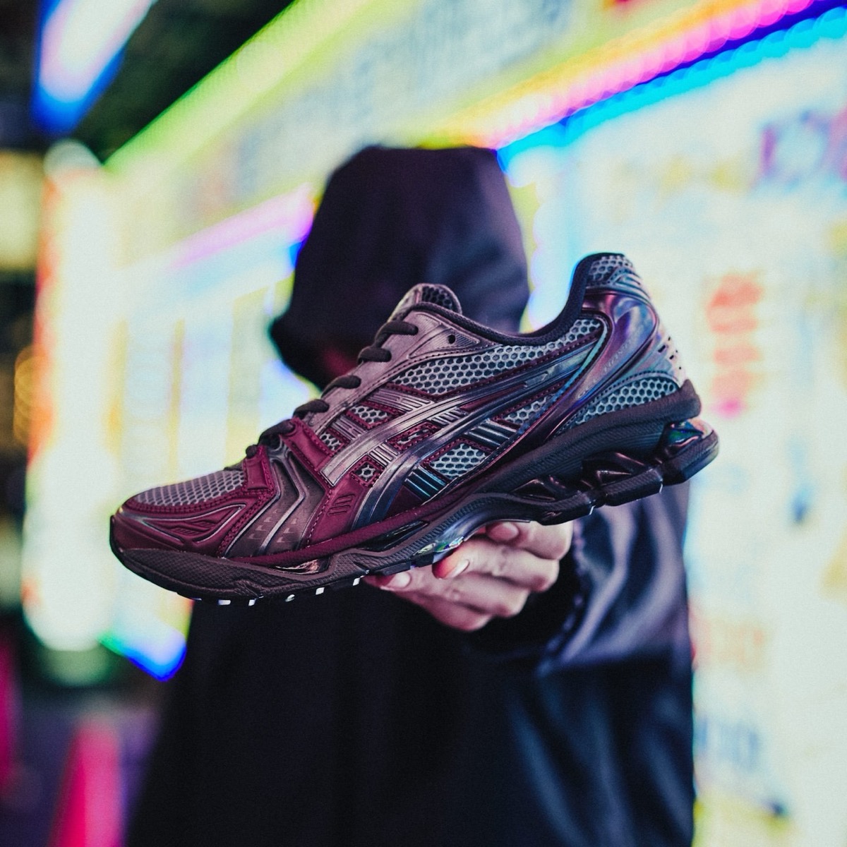 atmos × ASICS 『GEL-KAYANO 14 “Tokyo Nightlife”』が国内1月13日に
