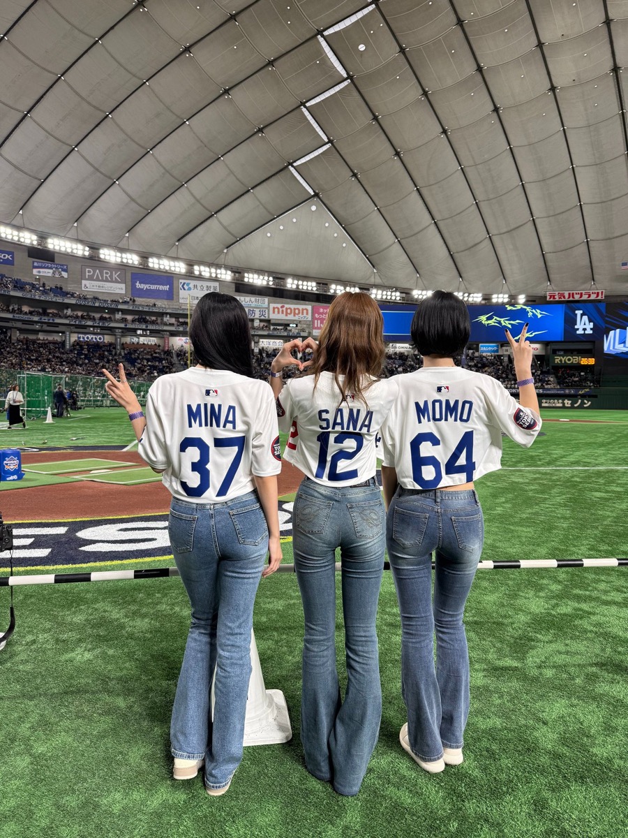 TWICE MISAMO の MLB東京シリーズ エキシビション着用ジャケットが国内