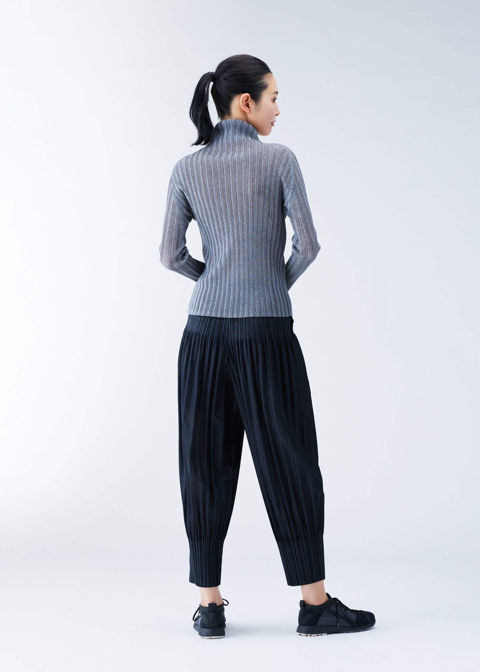 RIB PLEATS BASICS – ISSEY MIYAKE ONLINE STORE