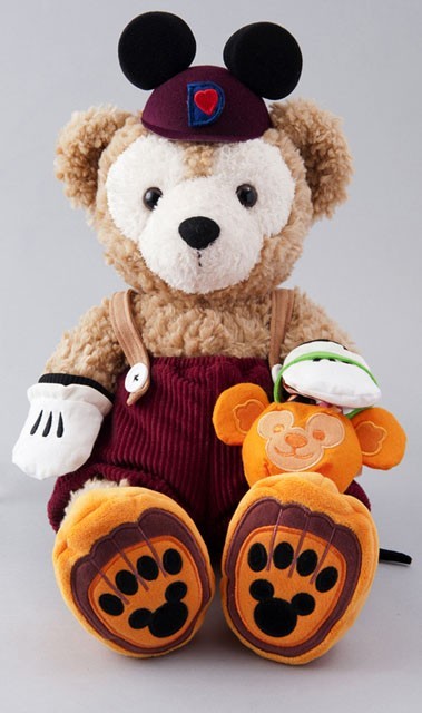 ダッフィーのハロウィーン】ジェラトーニがダッフィーにコスチュームを