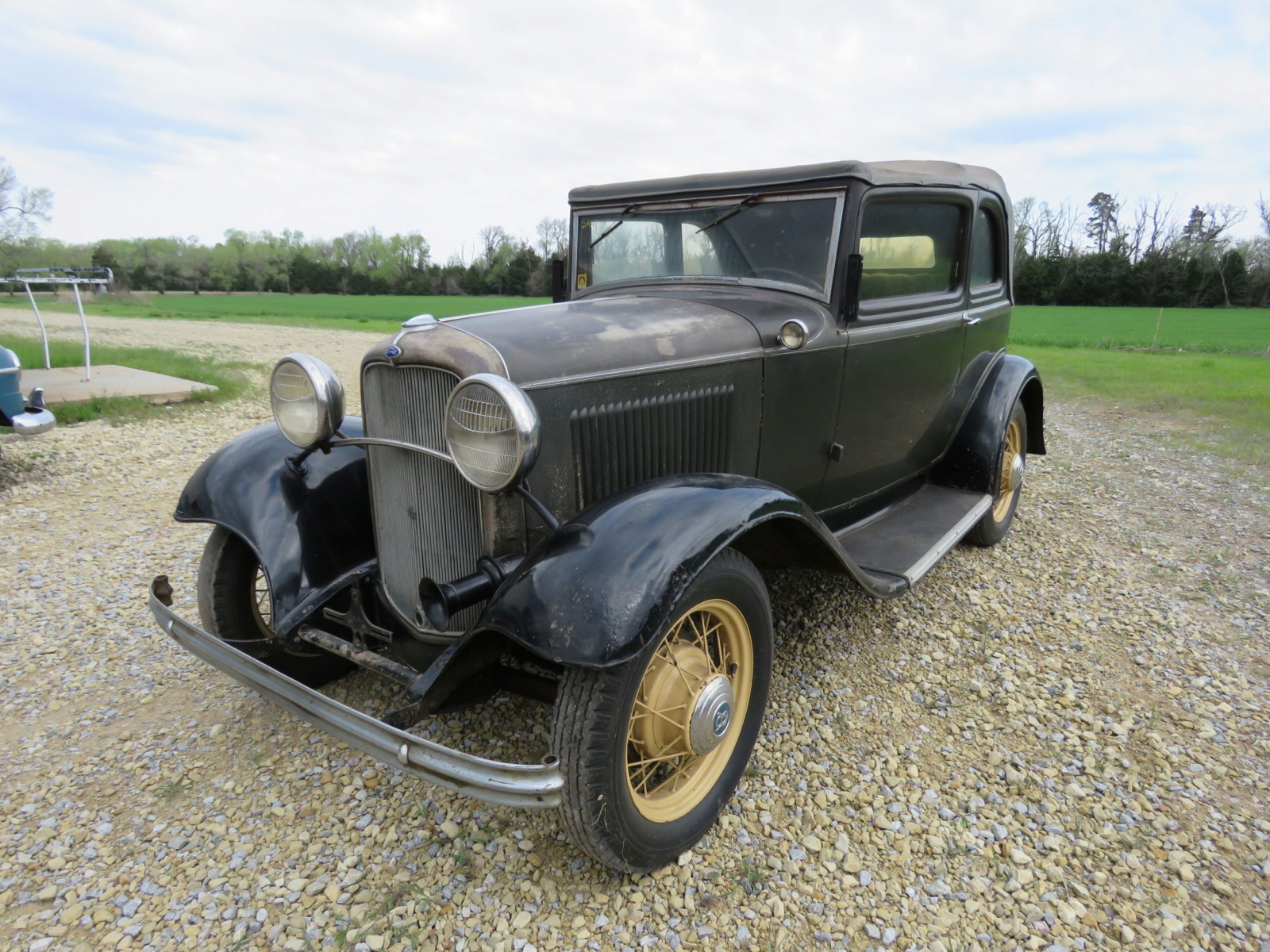 Lot 5RA – RARE 1932 FORD B400 2DR CONVERTIBLE SEDAN V8