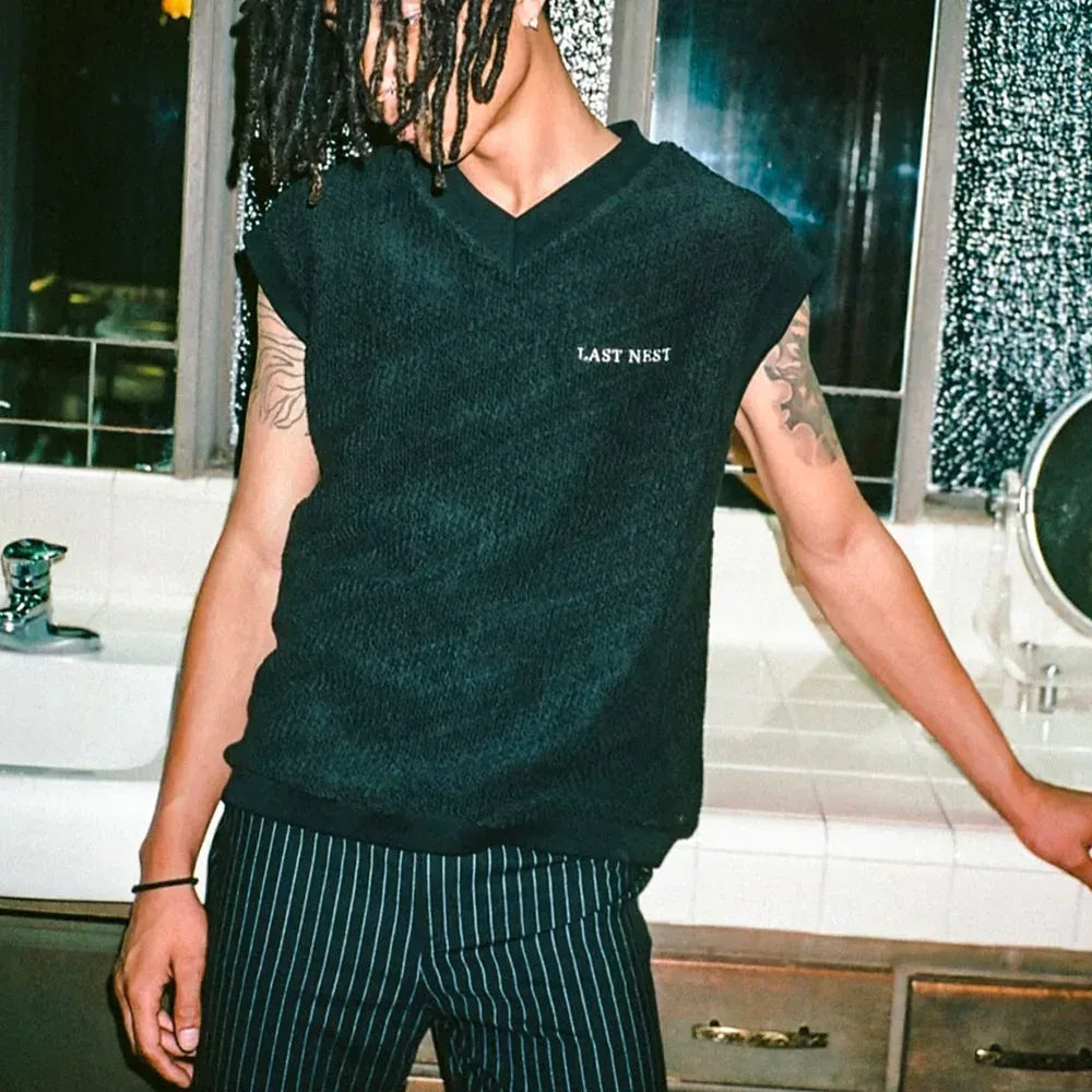 LAST NEST(ラストネスト)商品ページ - Logo Emb Knit Vest - Black