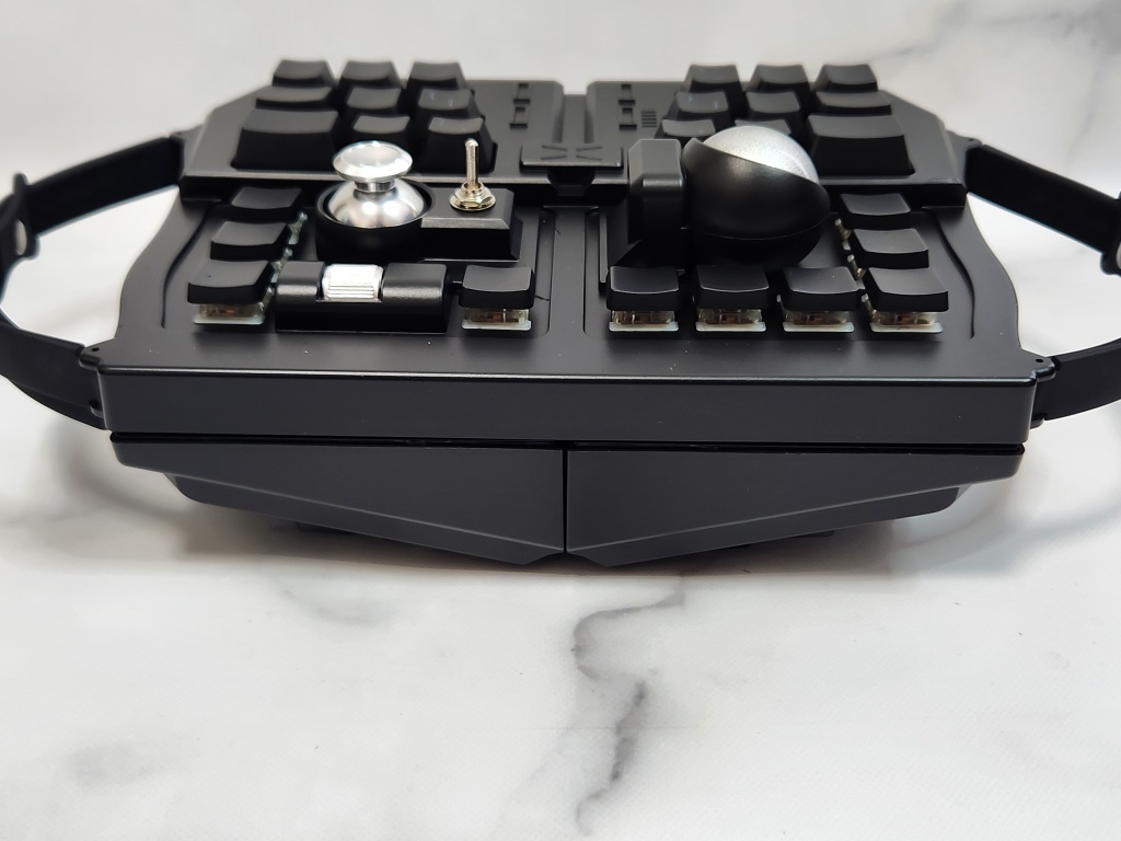 巷で噂の変形キーボード『GrabShell』レビュー！寝転がってPC作業