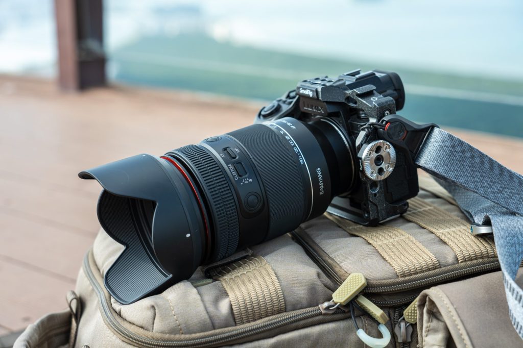 SAMYANG AF 35-150mm F2-2.8L」広角35mmから望遠150mmまでをカバーする