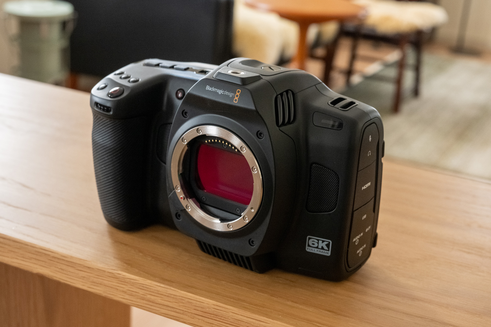 話題のシネマカメラBlackmagic Cinema Camera 6KでSamsungポータブル