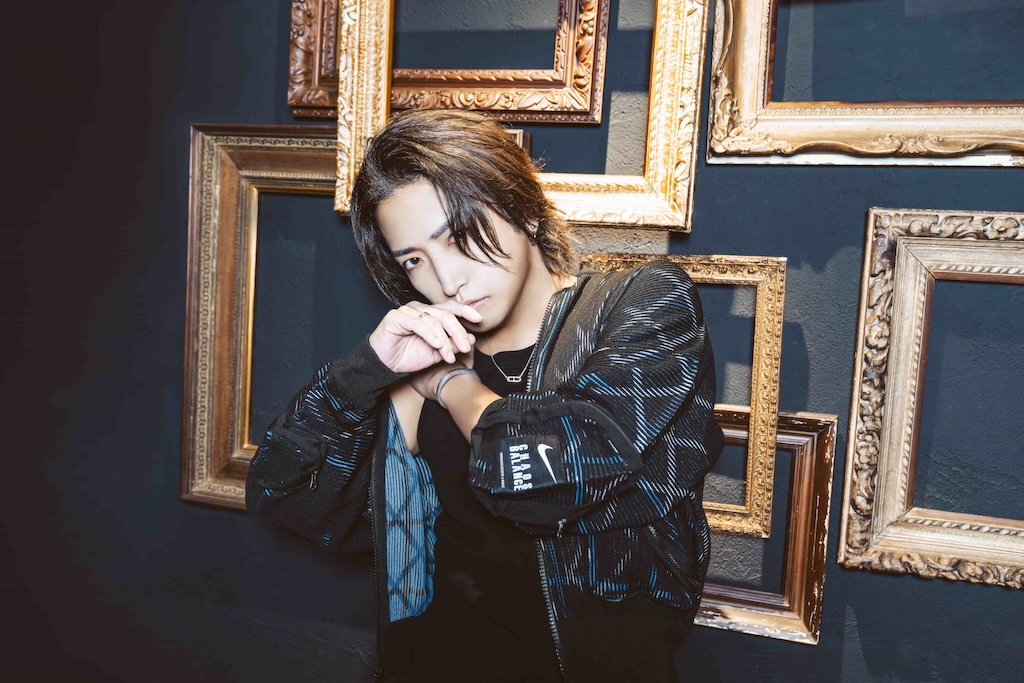 AKi、キズとの対バンライブ＆アコースティックライブを含むクリスマス