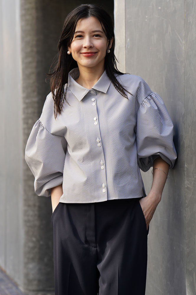 着るだけでサマになるシルエット、女性らしい軽やかさが魅力の