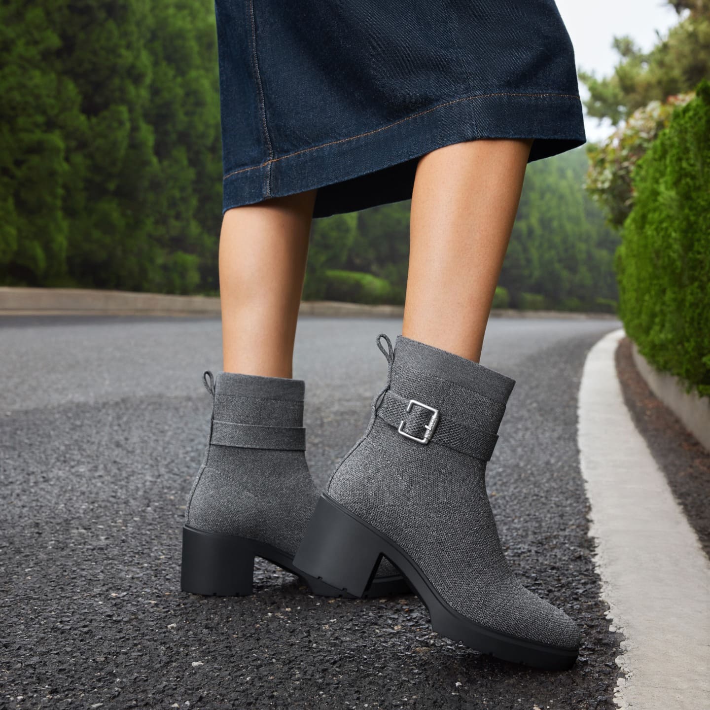 Gisella] スクエアトゥ 撥水加工 ヒールブーツ – VIVAIA JAPAN