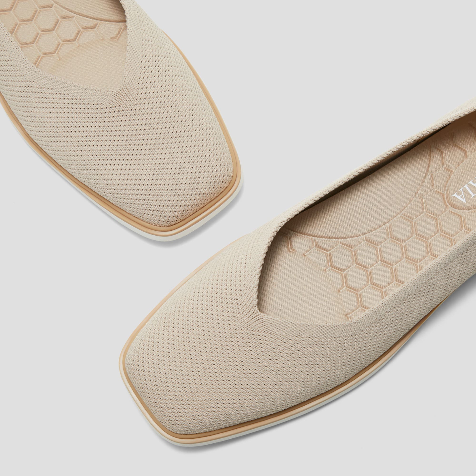 All-Day Standing Mabel]スクエアトゥ フラット – VIVAIA JAPAN