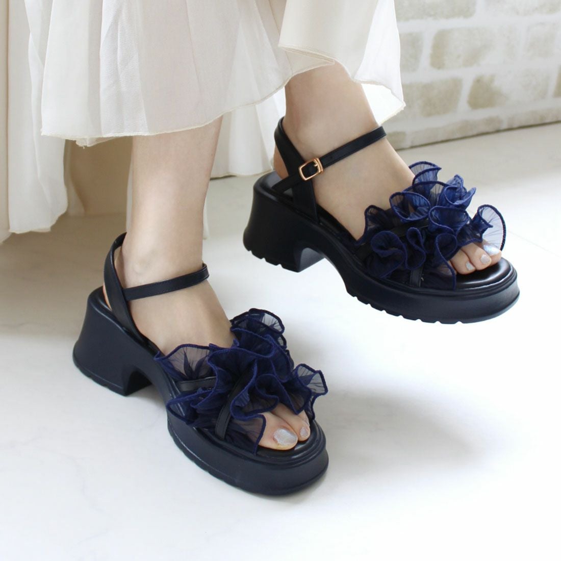 2026年夏新色追加】シアークロスフリル厚底ストラップサンダル ｜靴