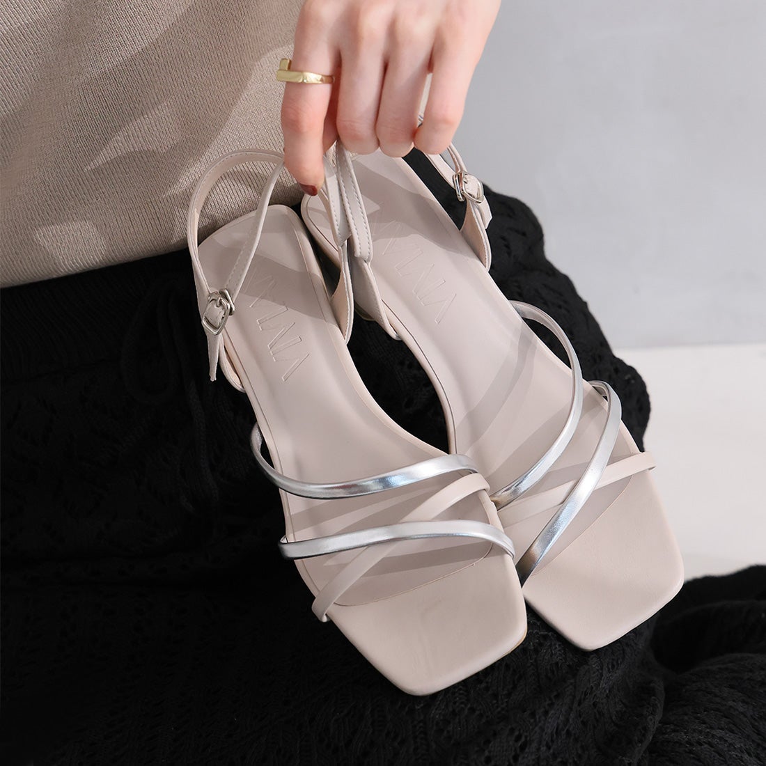 2026年夏新色追加】スクエアトゥアシメ華奢アンクルストラップサンダル