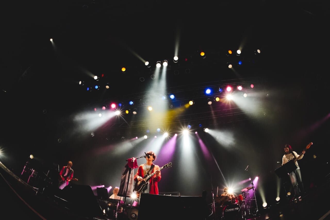 路上ライブで話題のシンガーソングライター、きゃない 初の東京・大阪