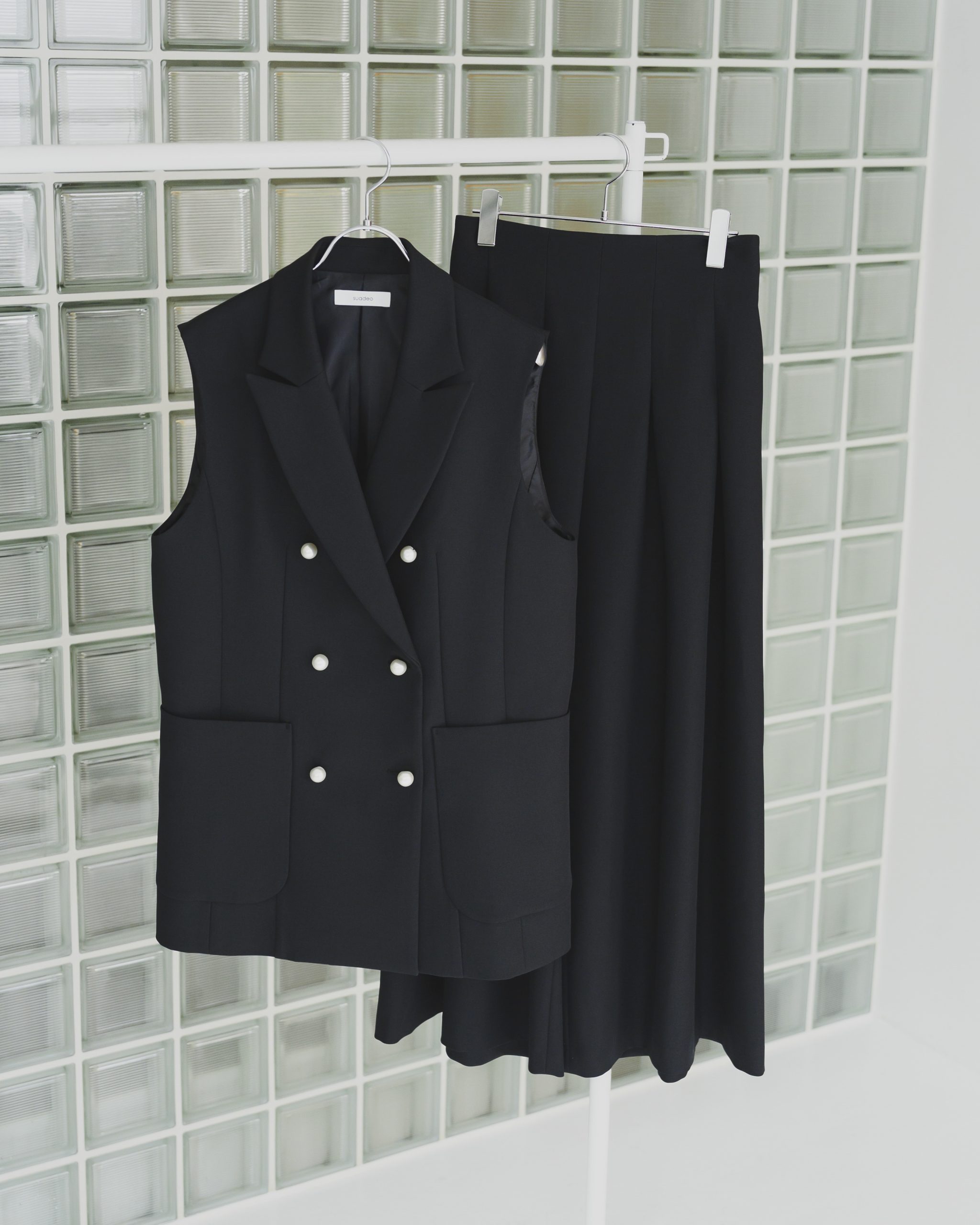 スタイリスト亀恭子さん×suadeo】パールボタンチェスタージレ・タック