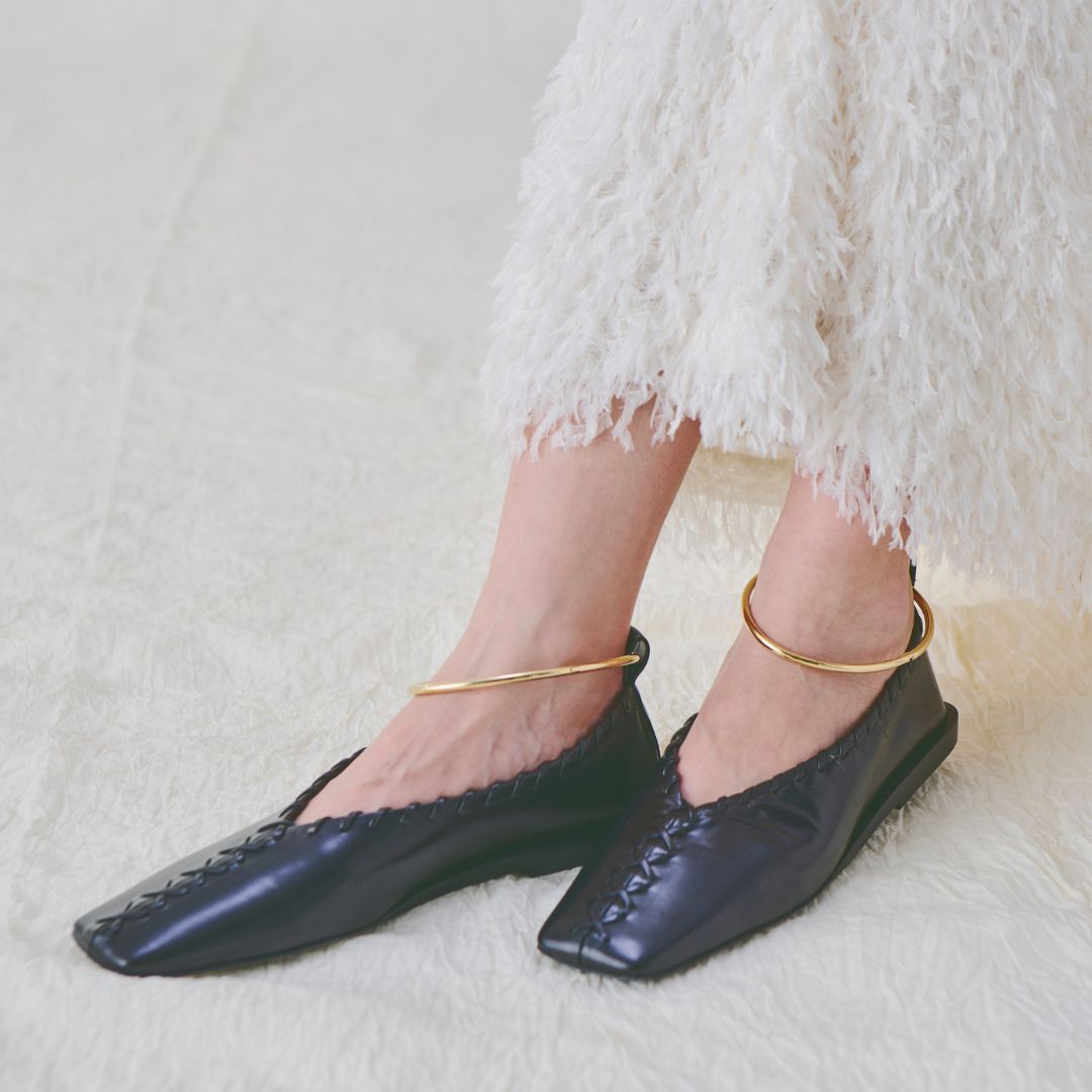 リュクスな素材で差がつく【ジルサンダー】の大人が買うべきフラット