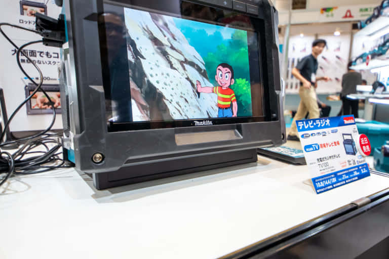 マキタ TV100充電式ラジオ付きテレビ 、電動工具用バッテリーで動く