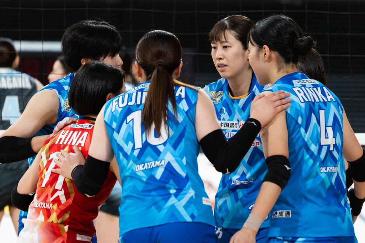 岡山が第17節HGで歴代選手名入り25周年Tシャツをプレゼント