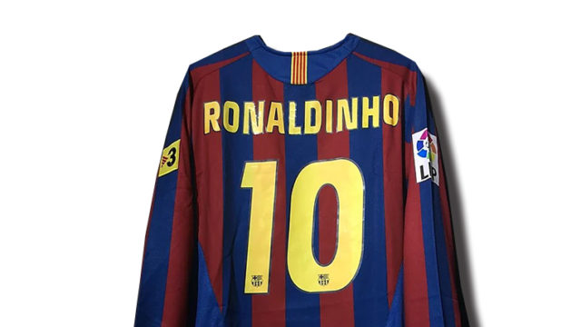 ロナウジーニョ”伝説のクラシコ”が甦る！2005/06バルセロナホーム