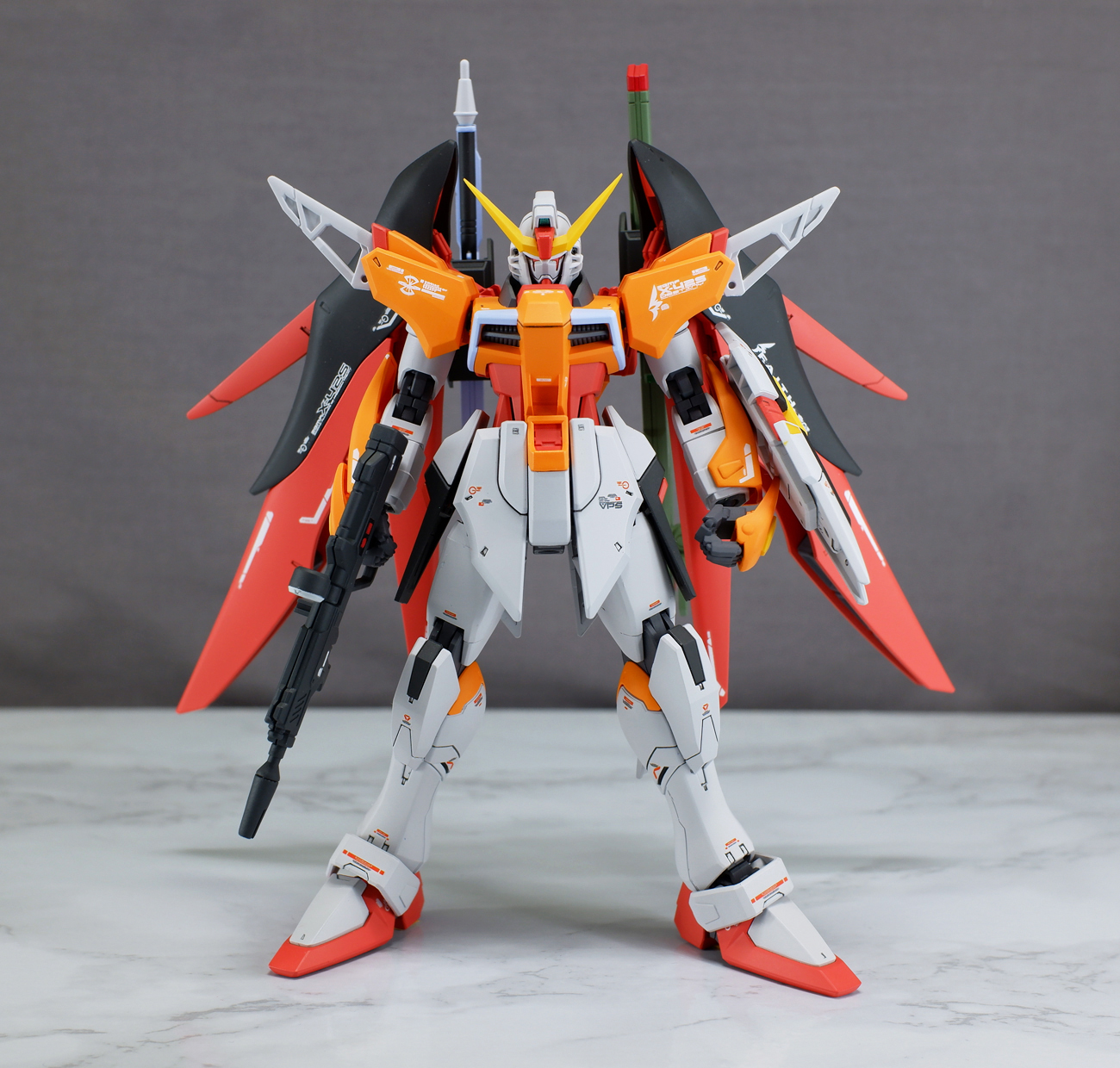 HGCE デスティニーガンダム(ハイネ専用機) 完成品