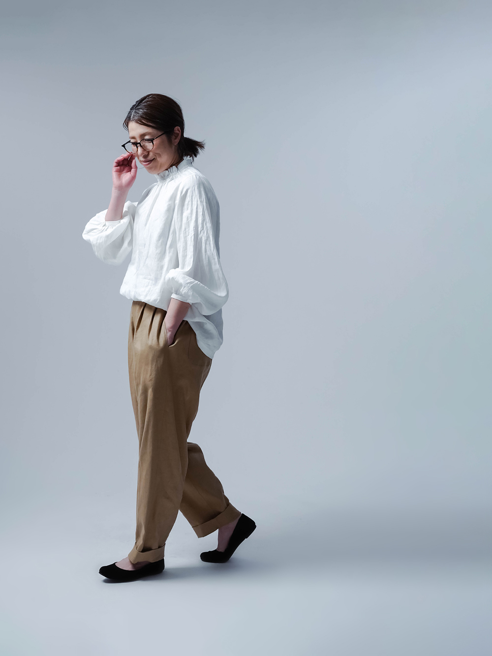 リネントップス】あなたを魅力的にみせる シャーリングネック/ 白色