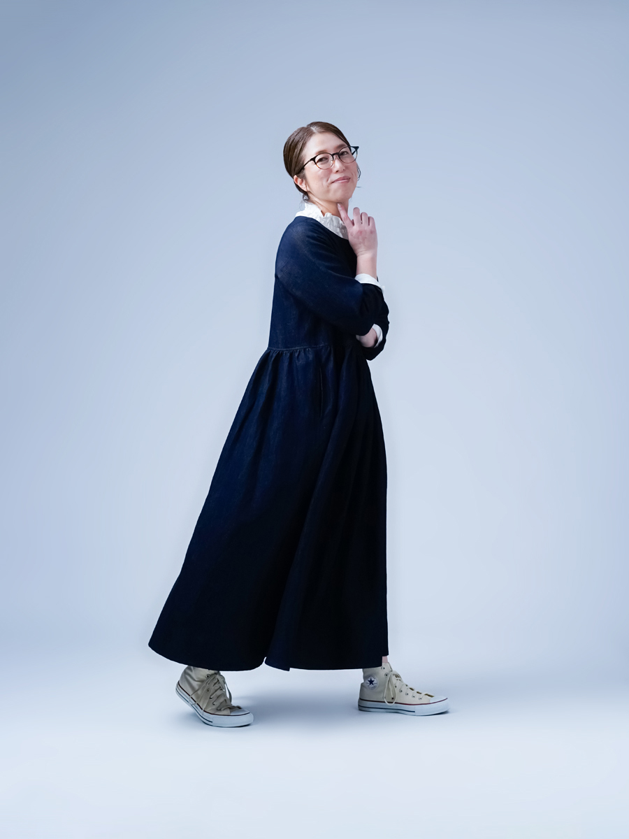 リネンデニムワンピース】歩くとフワッと広がる ギャザードレス