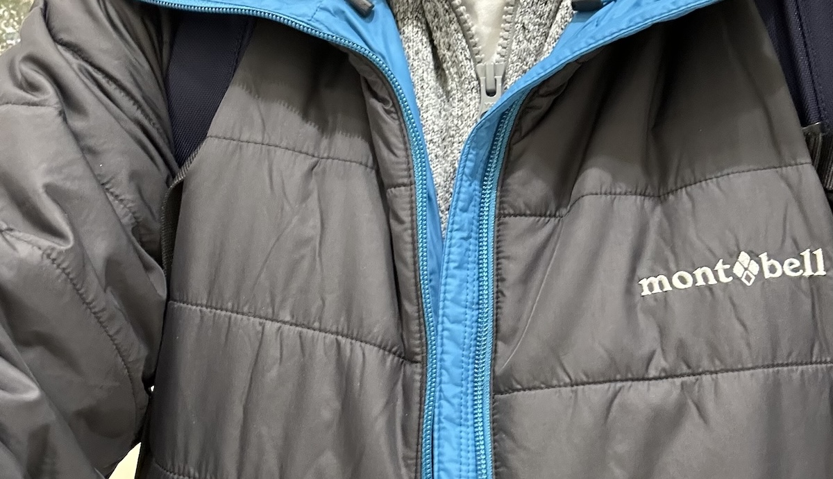 リバーシブルデザインを楽しめる軽量化繊綿素材の「モンベル サーマ