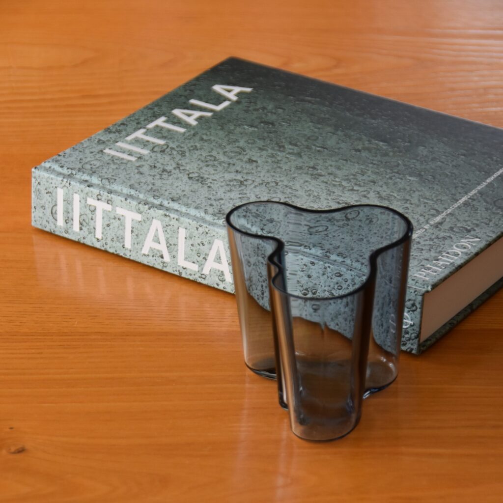 Iittala book】140周年を記念して登場したイッタラの本 400ページに500