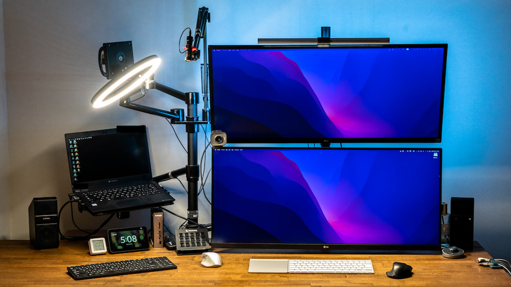 2台のウルトラワイドモニターを上下に設置する方法。WORLDLIFTモニター