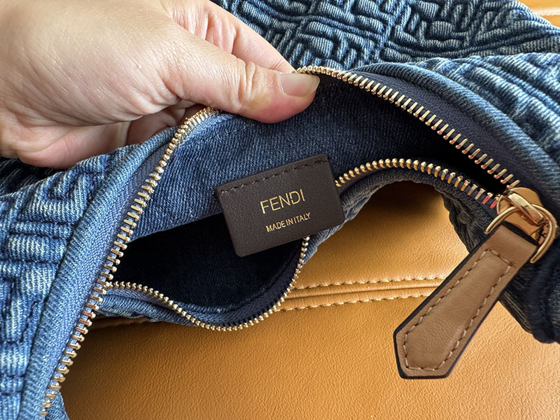 フェンディ 人気バッグ FENDI フェンディグラフィ スモール デニム