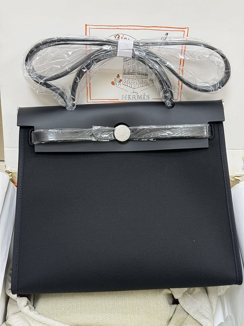 人気色 H品 エルメス エールバッグジップ 31 PM 黒 ブラック トワル