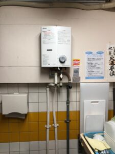 現場レポート】Rinnai ガス瞬間湯沸器 RUS-V53YTA 先止め式交換 – 株式