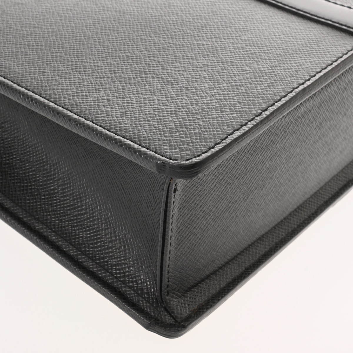 ルイ ヴィトン タイガ ポルトドキュマン ロザン アルドワーズ M30052