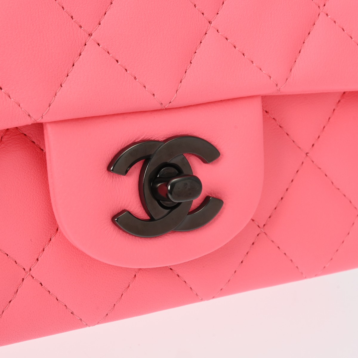 シャネル ミニ クラシック ハンドバッグ ピンク A69900 ラムスキン